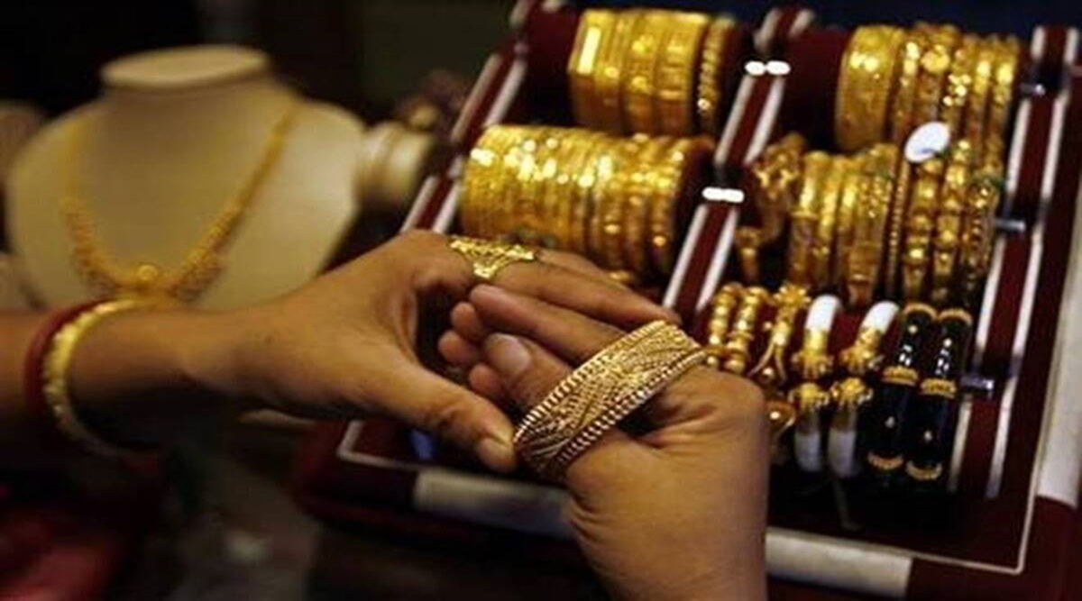 Gold prices near all-time high, big upmove unlikely in near-term; avoid short positions