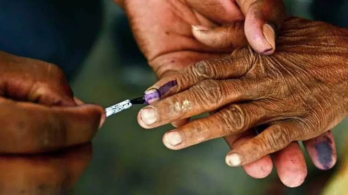 Munugode bypoll: Telangana chief electoral officer recommends action against official for changing symbols