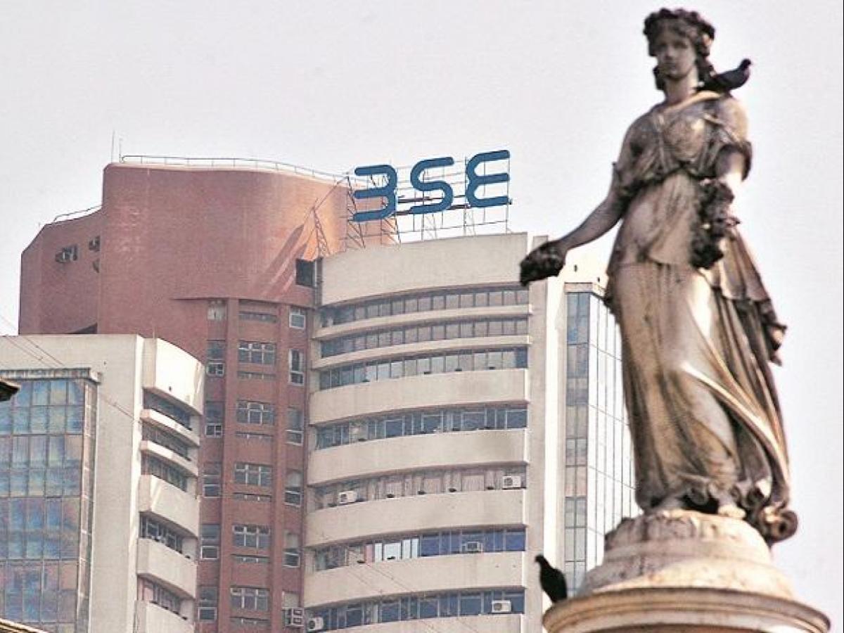 Metro Brands makes a flop debut on Dalal Street, lists at 13% discount  