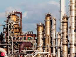 Oil prices climb 1% on fears of tighter supply