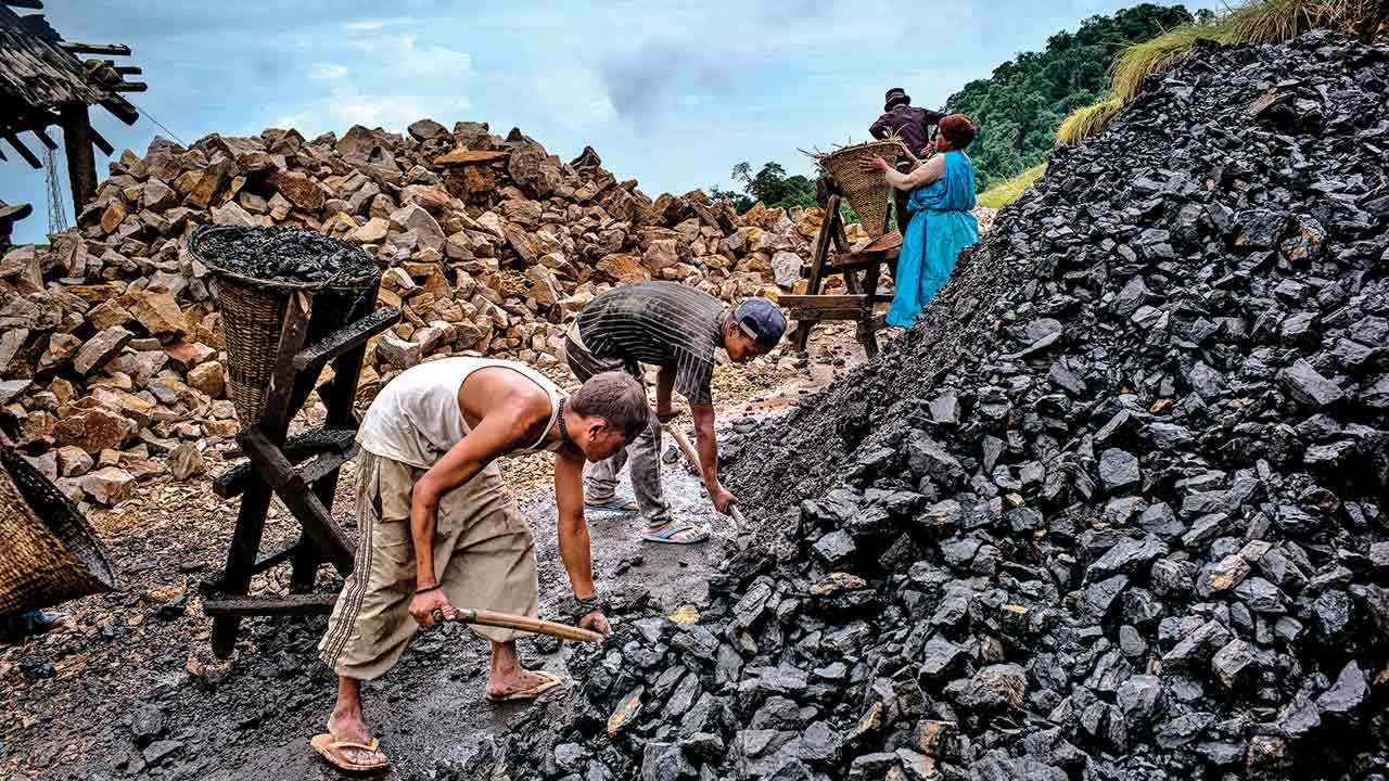 Coal India to cut manpower by 5 percent every year for 5-10 years to reduce costs