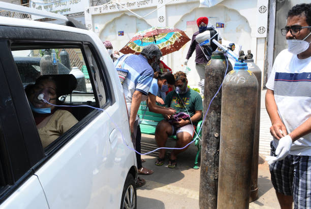 Delhi police chief asks officers to forward oxygen requests to designated helplines