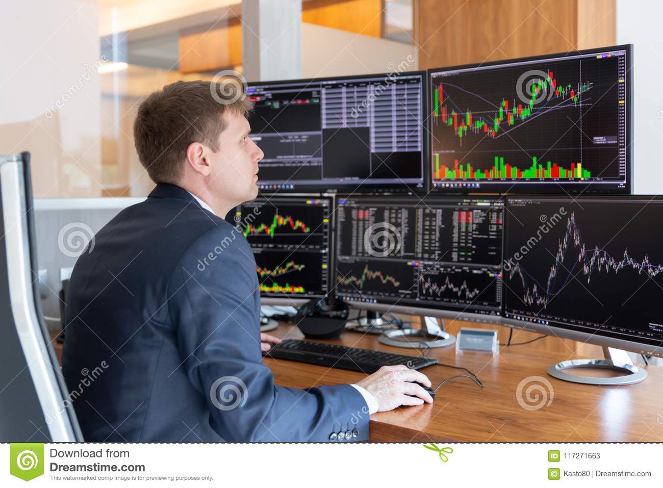 Traders shrug off Omicron worries to send Sensex past 58,000  