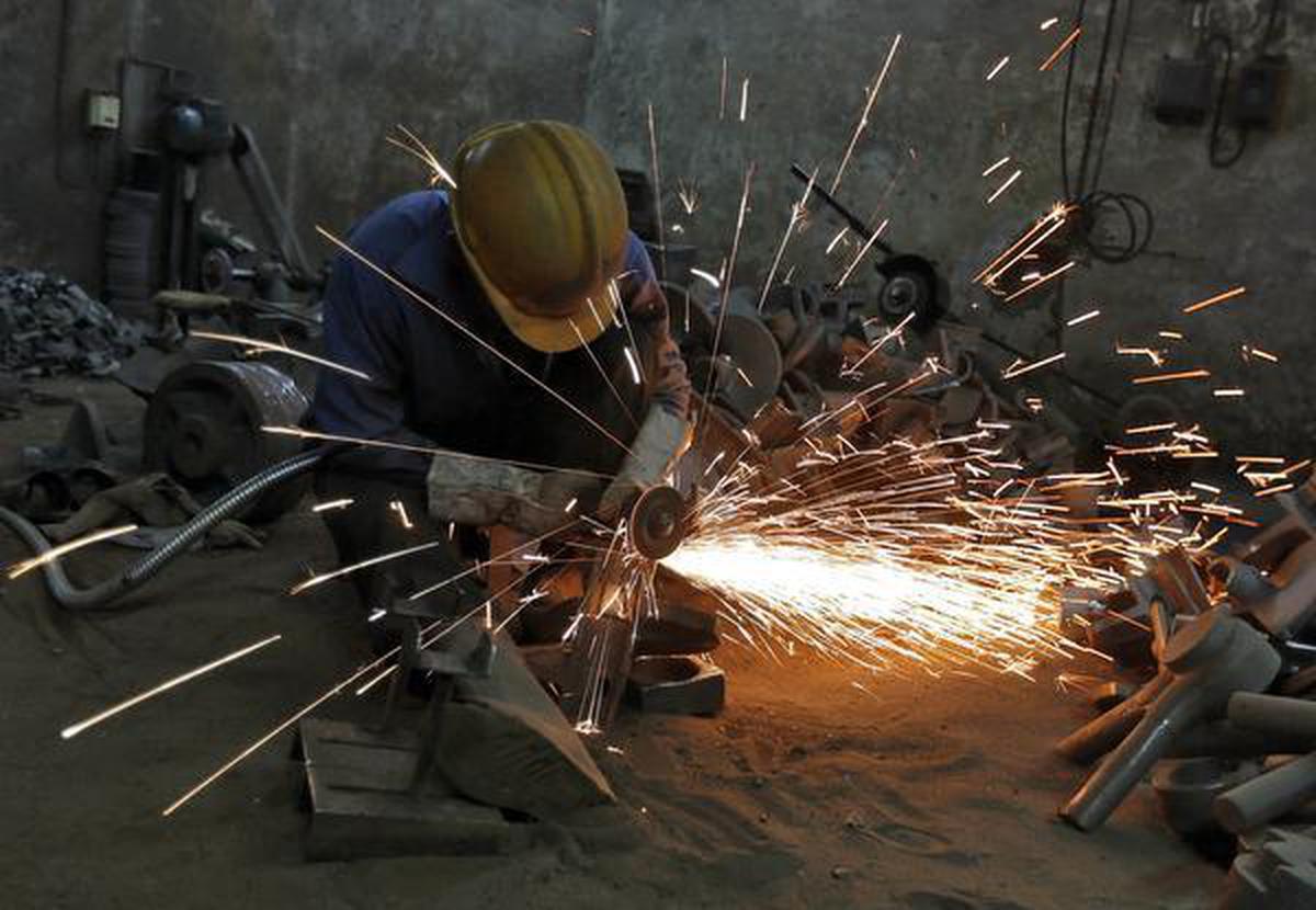 September PMI shows manufacturing grows for 15th month in a row; output looks set to expand further