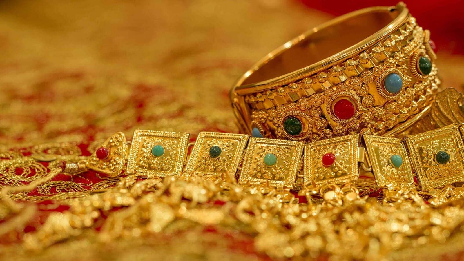 Gold price dips. Experts say 'golden opportunity' for buyers
