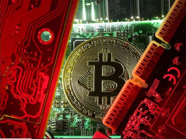 Bitcoin ETF goes from boom to bust after a record US debut 