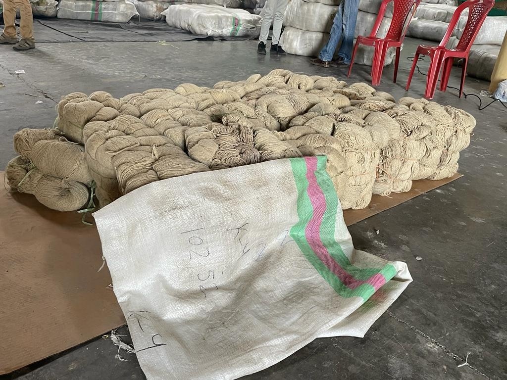 Gujarat: Threads soaked in heroin worth Rs 450 crore seized from Pipavav port