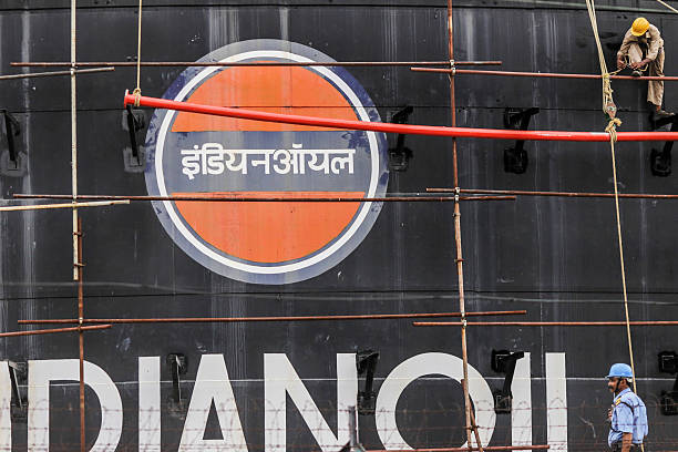 Indian Oil shares trade ex-dividend; stock rises