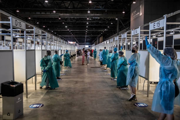 France reports single-day spike of over 1 lakh Covid-19 cases as Omicron rages