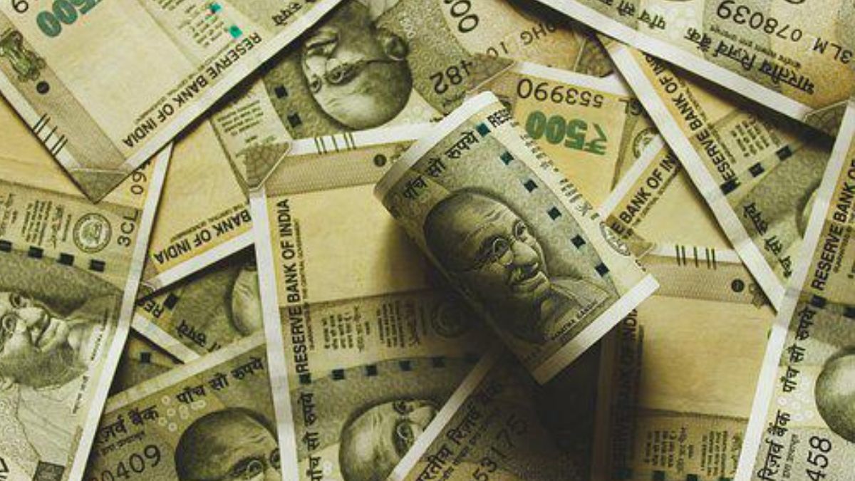 Rupee settles flat at 82.54 against US dollar