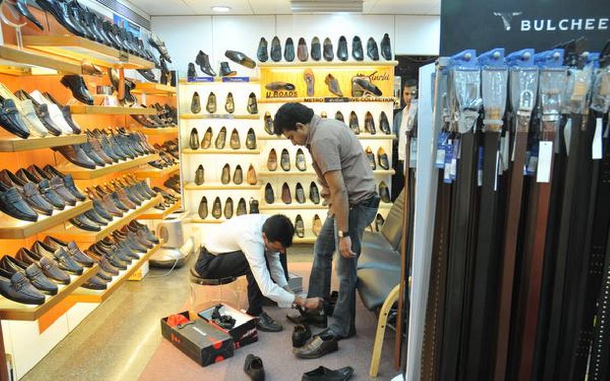 Metro Brands shares listing today. Experts predict muted debut despite Rakesh Jhunjhunwala tag