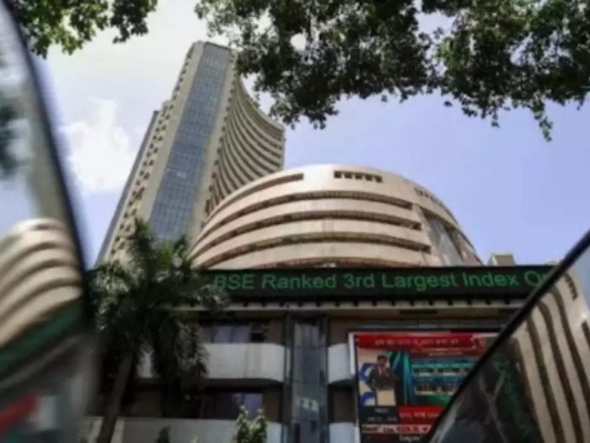 Sensex trades flat ahead of F&O expiry day; IT stocks in demand