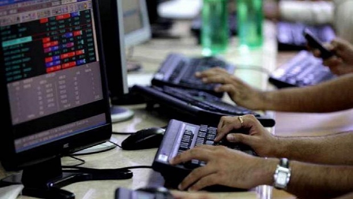 Share Market LIVE: Sensex cuts loses, turn positive, Nifty nears 17500; Airtel, TCS top drags