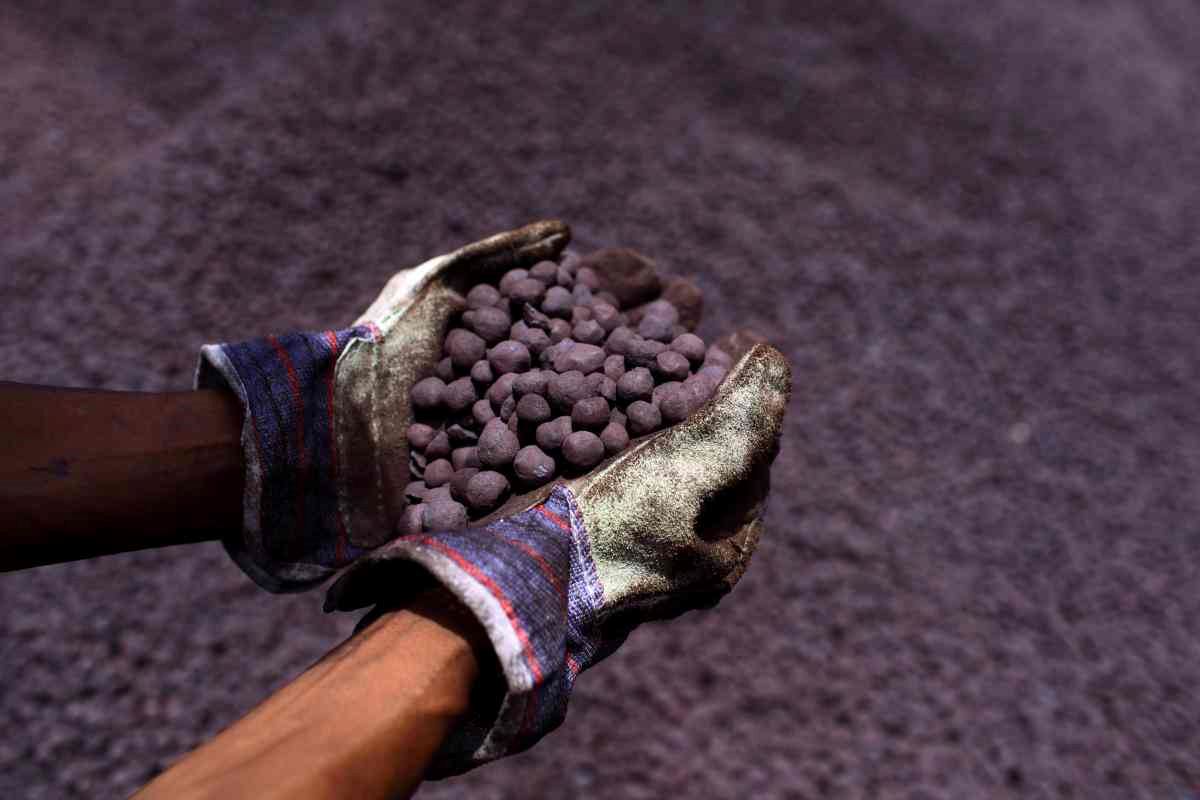 India's sponge iron producers seek duties to curb iron ore exports
