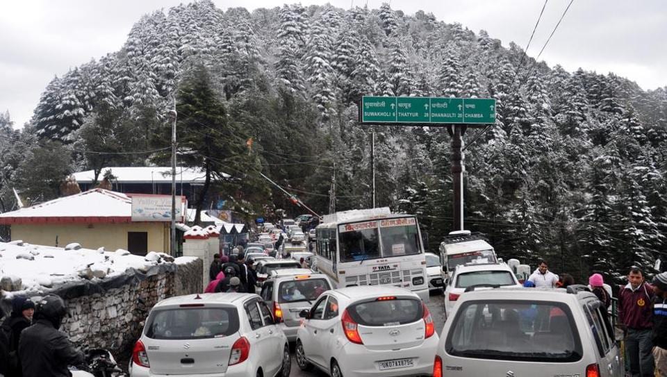 Uttarakhand: Nearly 2,000 vehicles on way to Mussoorie sent back amid strict Covid protocols
