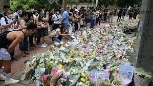 In Hong Kong, public grief over queen doubles as dissent