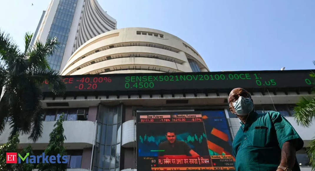 Sensex drops 350 points on Omicron concerns; analysts bet on IT, construction sectors