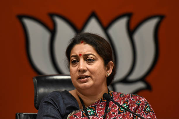 'No HERO Without HER': Smriti Irani lauds role of women healthcare workers in tackling COVID-19