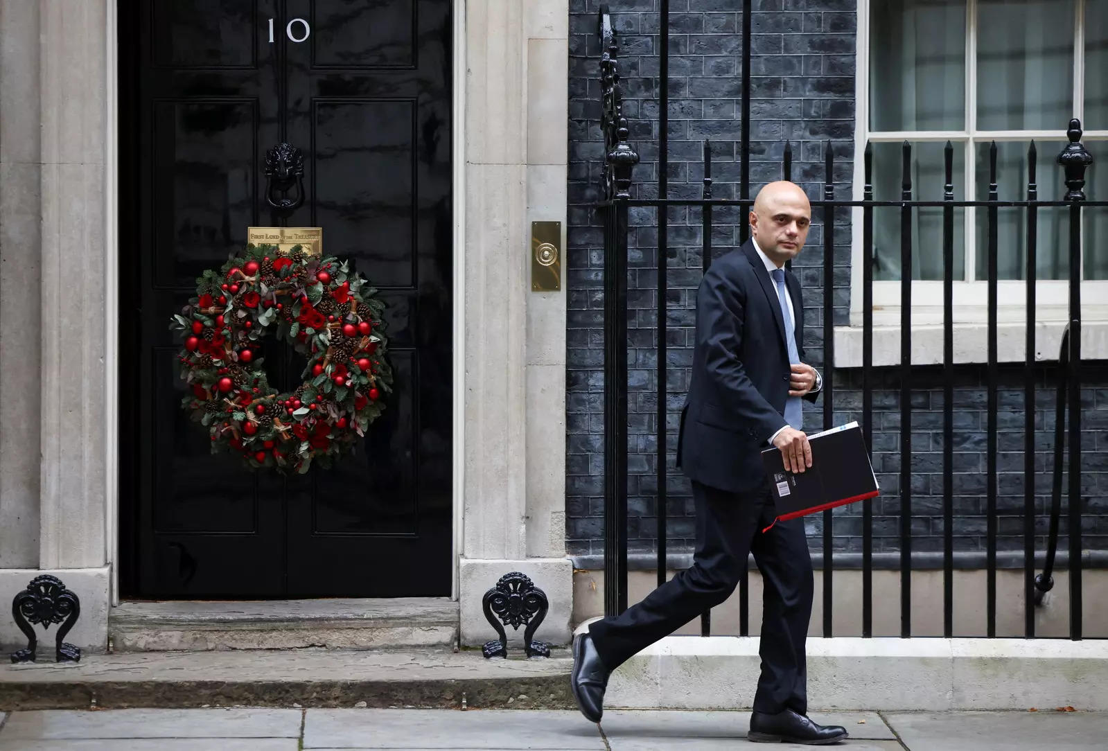 Omicron is responsible for 60% of COVID cases in London: Minister