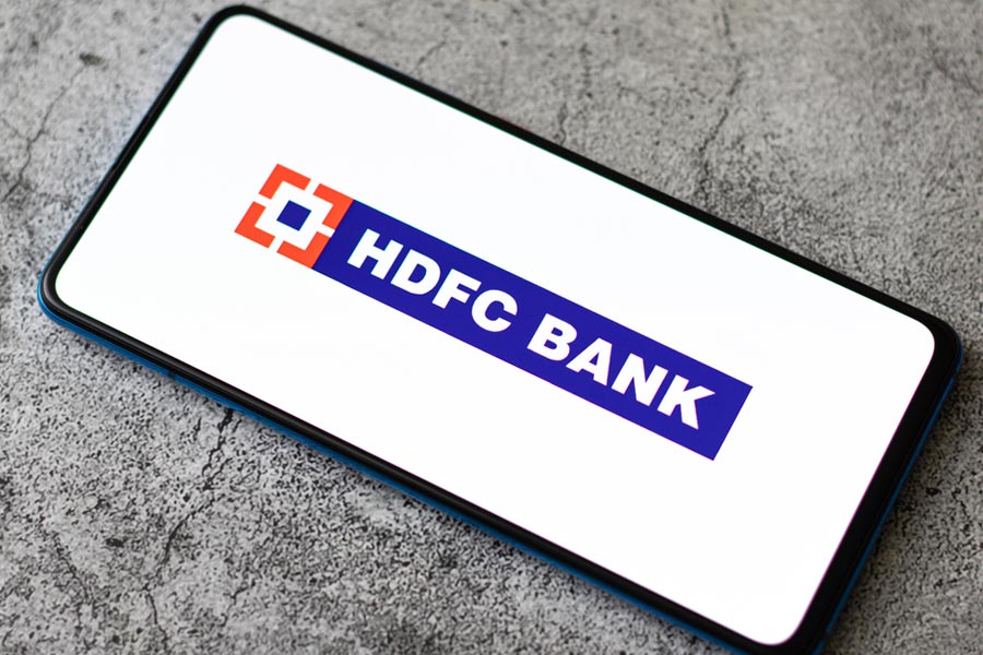 HDFC Bank extends gains, Macquarie, Morgan bullish on Q4 updates, see 34% upside