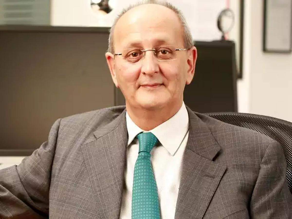 Wait till analysts finish the downgrades; that is the time to buy: Andrew Holland