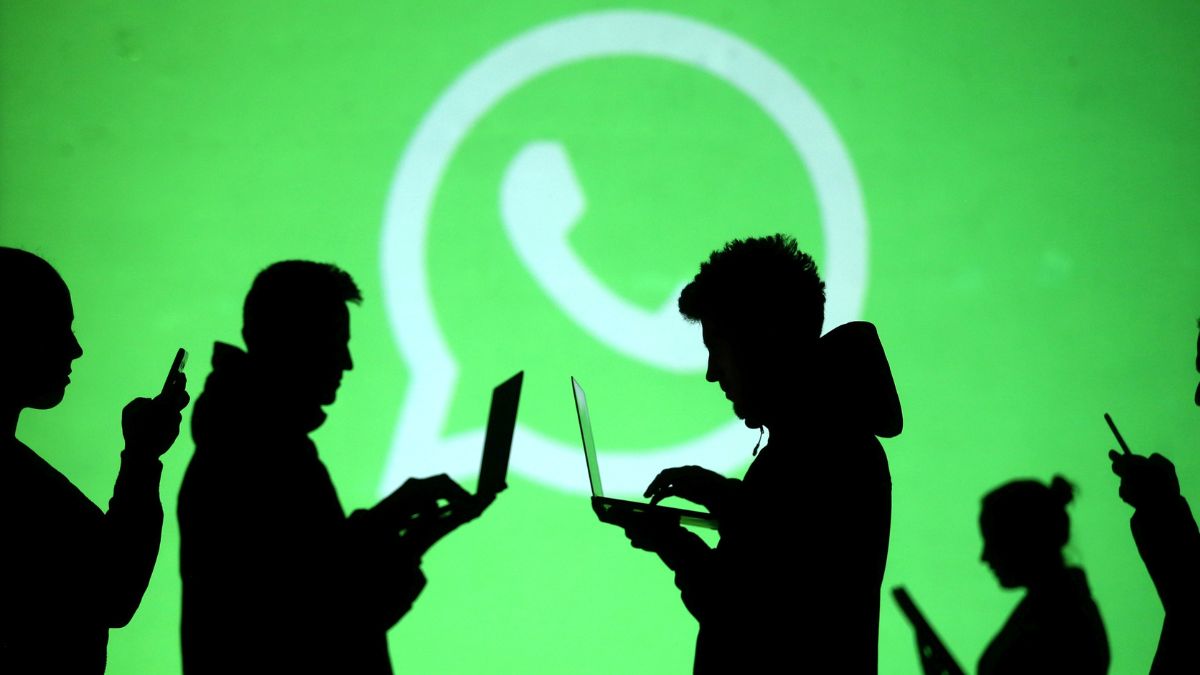 WhatsApp to soon let users forward media with captions: Report