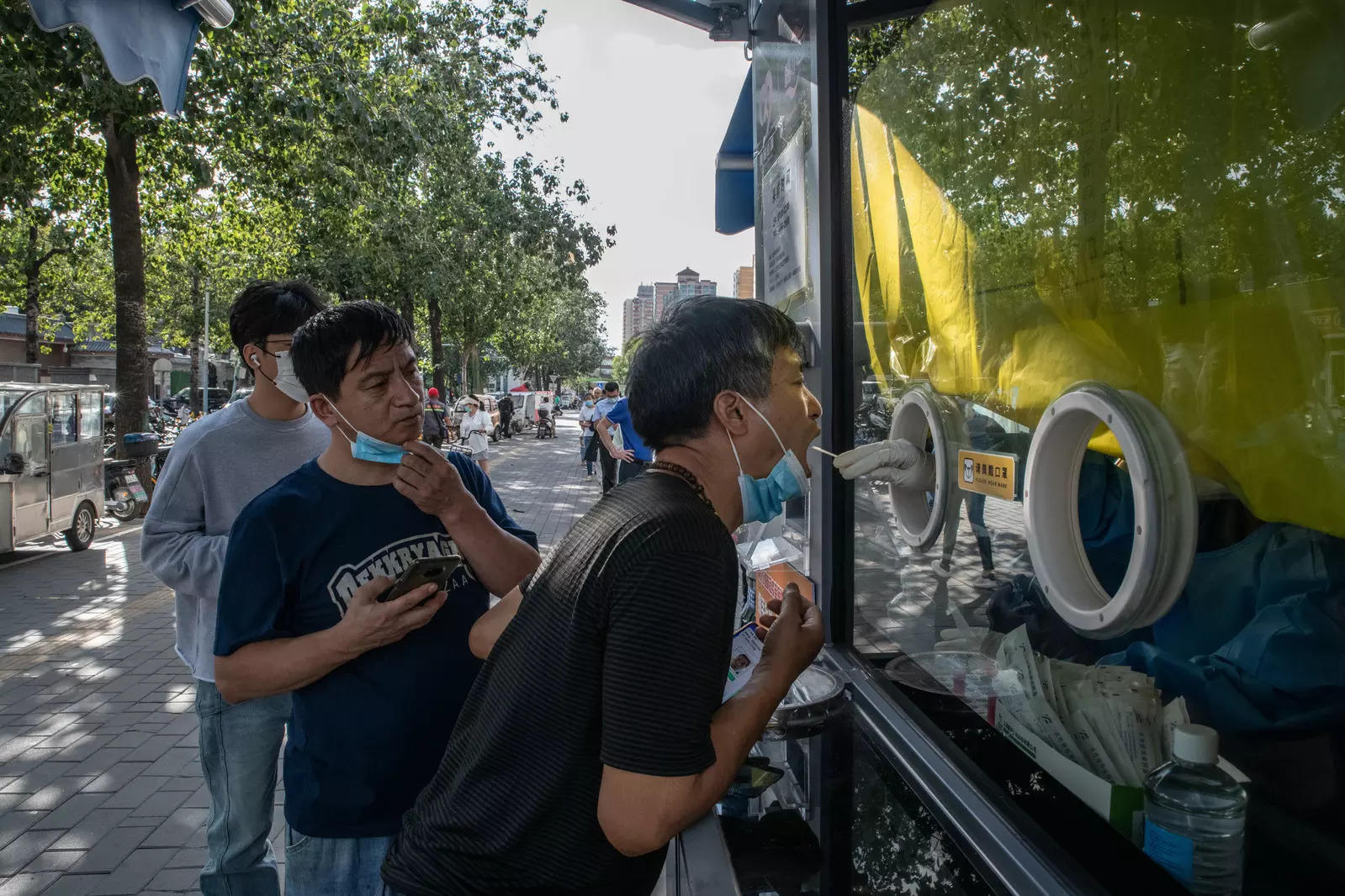 China reports 9,005 new COVID cases for November 9 vs 8,335 a day earlier