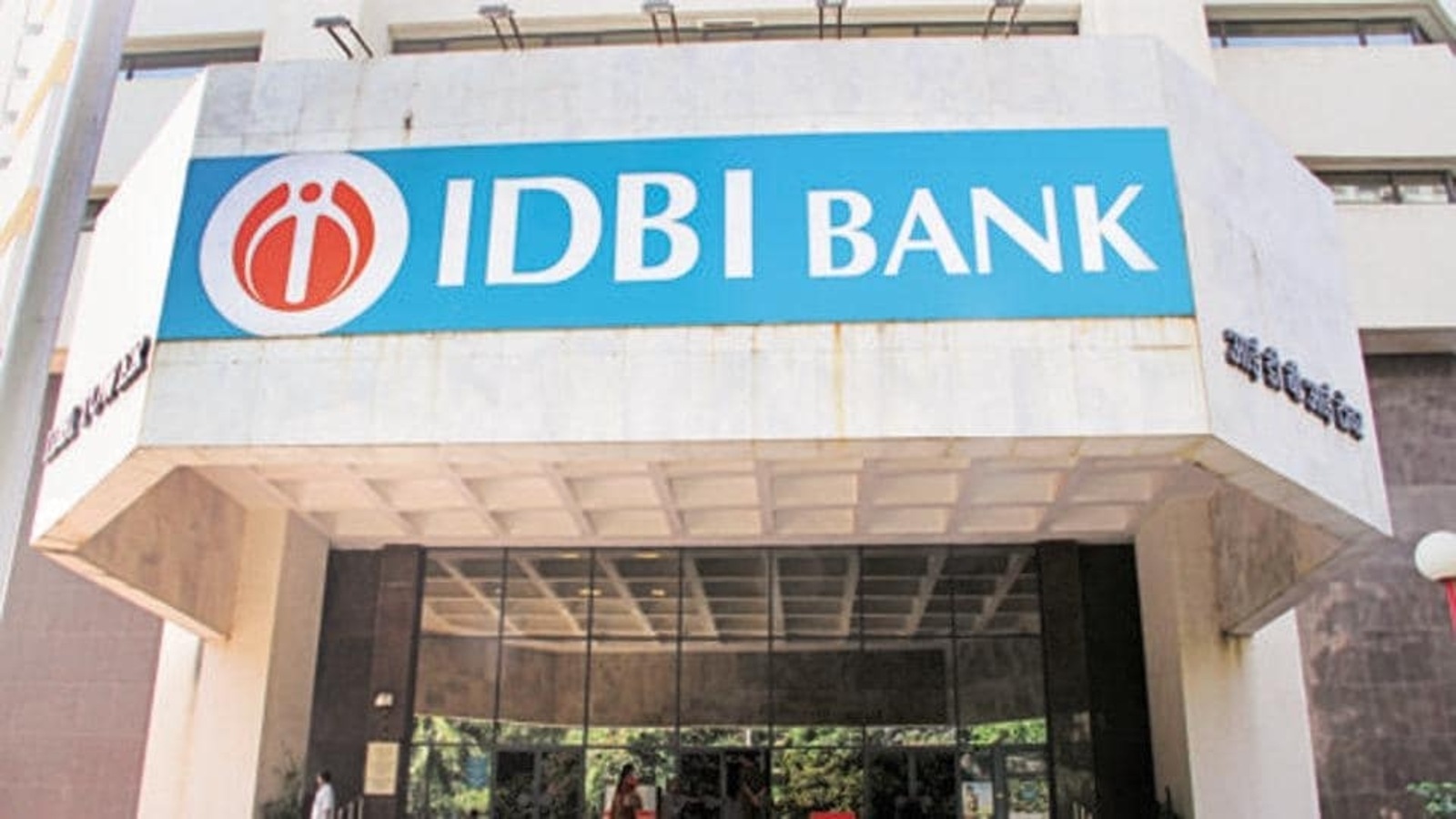 IDBI Bank stock crashes 16?ter reports govt may scrap majority stake sale due to low price bids