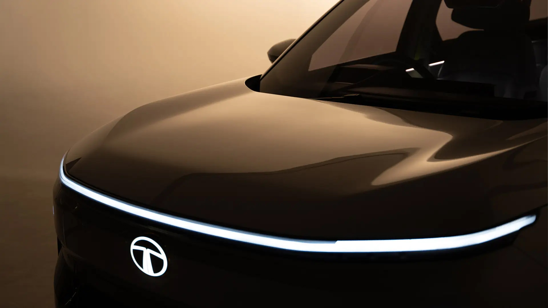 Tata Motors slides over 4% as talks emerge on potential $4.5 billion Iveco deal
