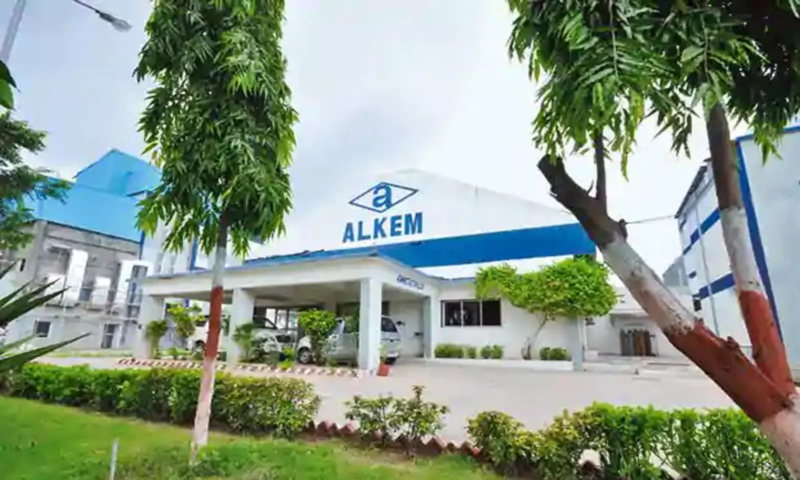 Alkem Labs shares drop 4?ter Q4 EBITDA margin contracts to 12.4%: Should you buy, sell or hold?