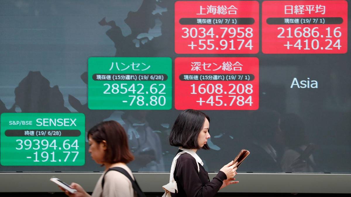 Asia share markets skid on China woes, yen hits 6-month high