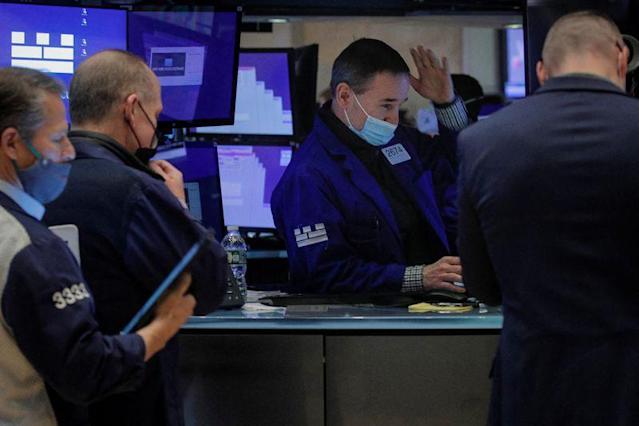 Dow closes lower after disappointing bank results 