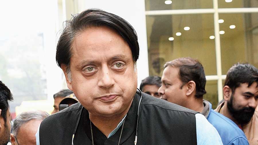 Shashi Tharoor's aide caught with 500 gm gold worth Rs 35 lakh at Delhi airport