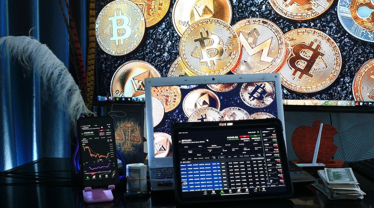 Bitcoin vs ETH vs SOL vs LUNA vs XRP vs ADA vs AVAX: Top cryptocurrency price changes in 24 hours compared