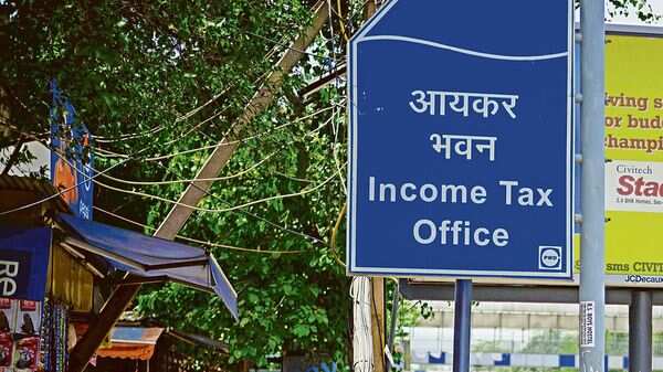  IT Dept claims rs. 1,000-crore black income after raids on TN jewellery, bullion