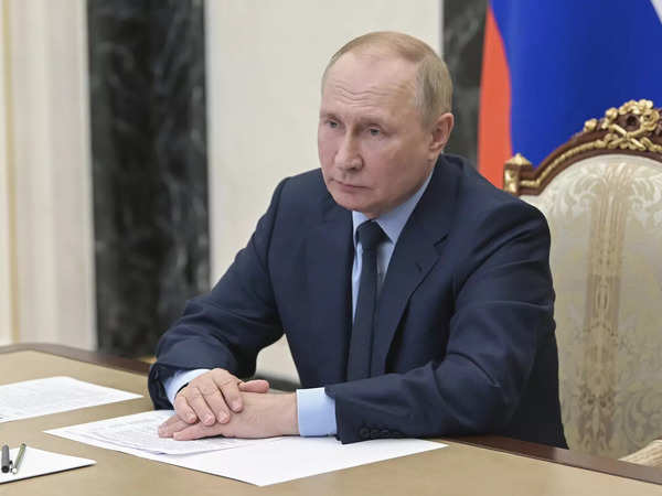 Putin orders benefit payments for people arriving in Russia from Ukraine   
