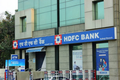 HDFC Bank slips nearly 1?ter board fines CEO, CFO over MSRDC matter