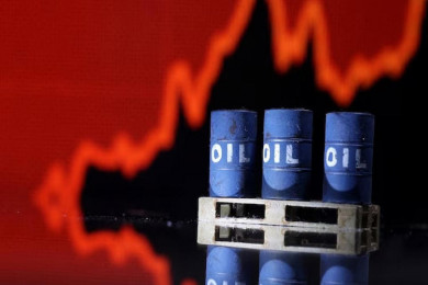 Oil surges as Trump signals early Iran exit, Hormuz shutdown keeps markets on edge